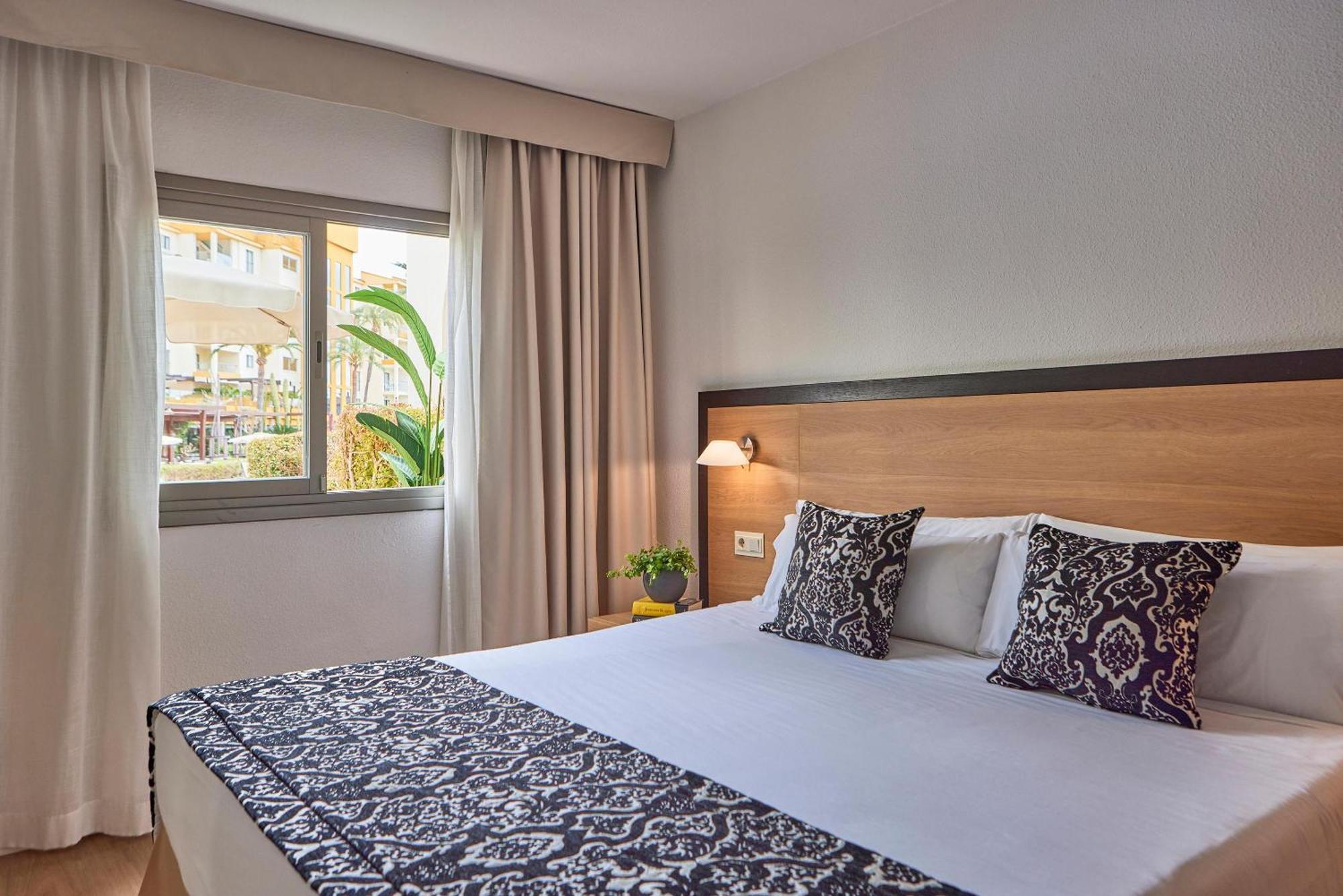 Апарт отель Zafiro Tropic Порто де Алькудиа Экстерьер фото